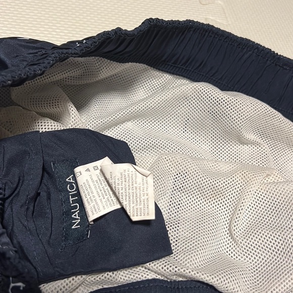 LARGE NAUTICA SWIM SHORTS - Picture 2 of 3